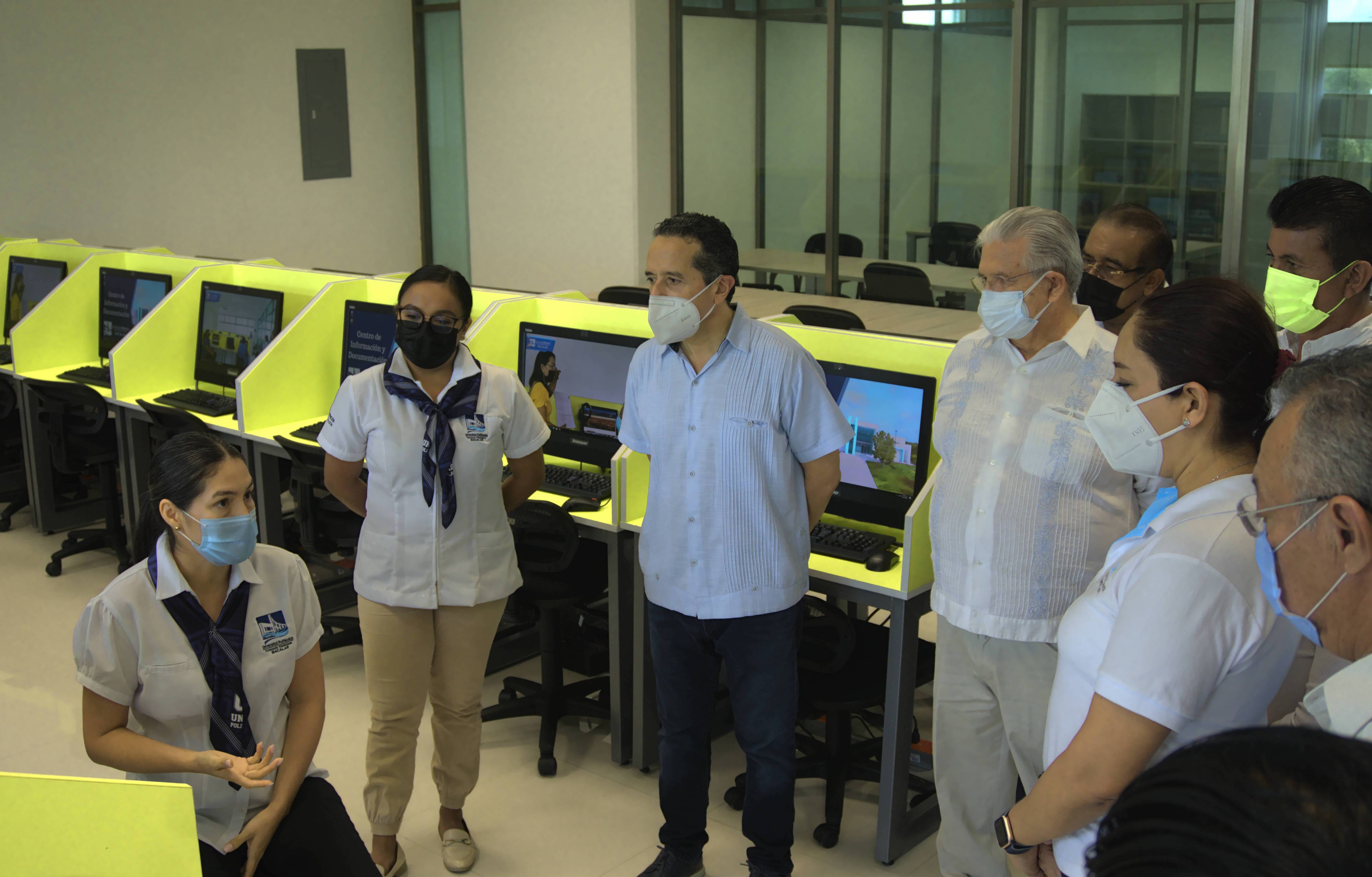 Visita del Gobernador Carlos Joaquín