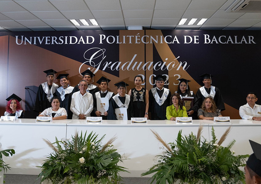 jovenes-de-la-upb-graduandose