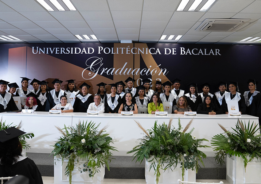 jovenes-de-la-upb-graduandose