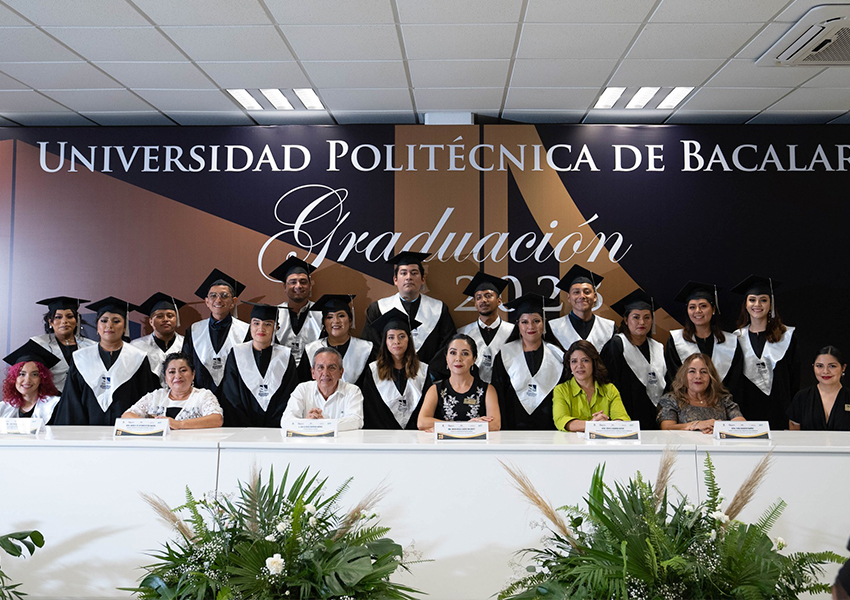 jovenes-de-la-upb-graduandose
