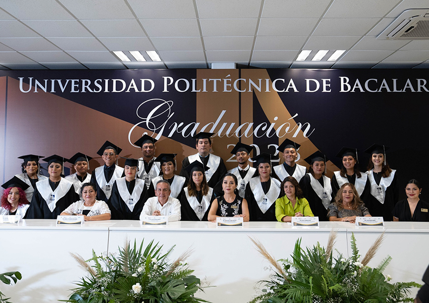 jovenes-de-la-upb-graduandose